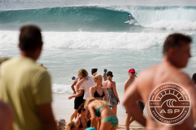 Billabong Pipe Masters in Memory of Andy Irons - Day 1 081213