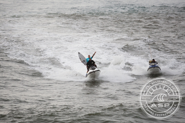 VANS World Cup of Surfing - 007_Day7_011213_ON