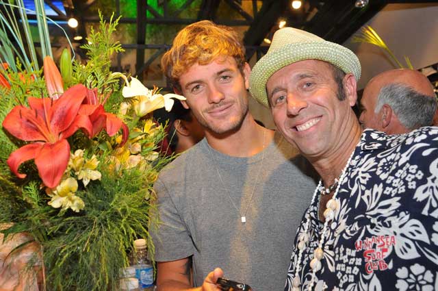 Santi-Muniz,-campeon-mundial-de-surf-2011,-el-unico-argentino-que-fue-campeón-mundial-de-surf,-con-Fernando-Aguerre