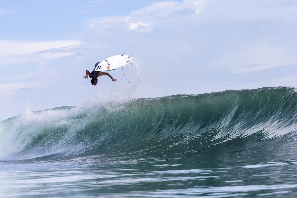 surf-radical-indonesia-aéreos