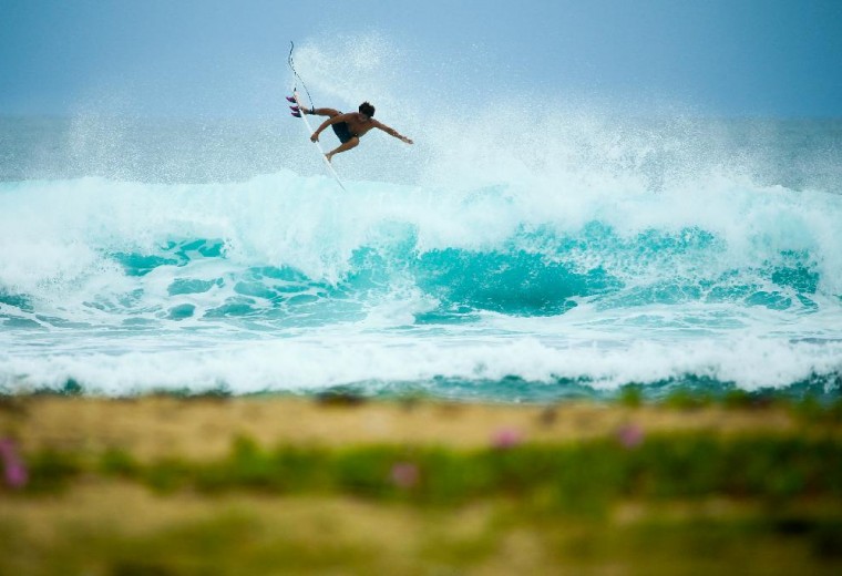 El surfista tico Cali Muñoz, rider de Volcom, estará corriendo en unos días el Hurley Pro at Trestles, octava parada del Dream Tour de la ASP.