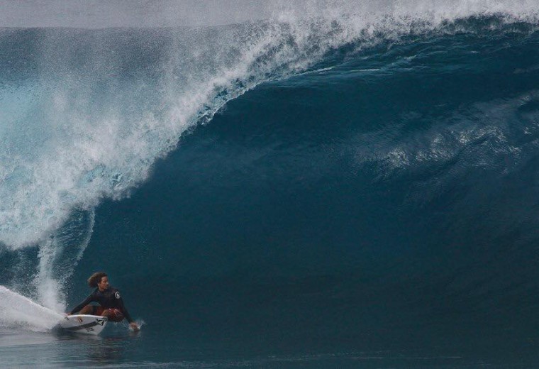 El surfista costarricense Cali Muñoz, partió rumbo a Hawái para continuar luchando por su sueño, entrar al Championship.