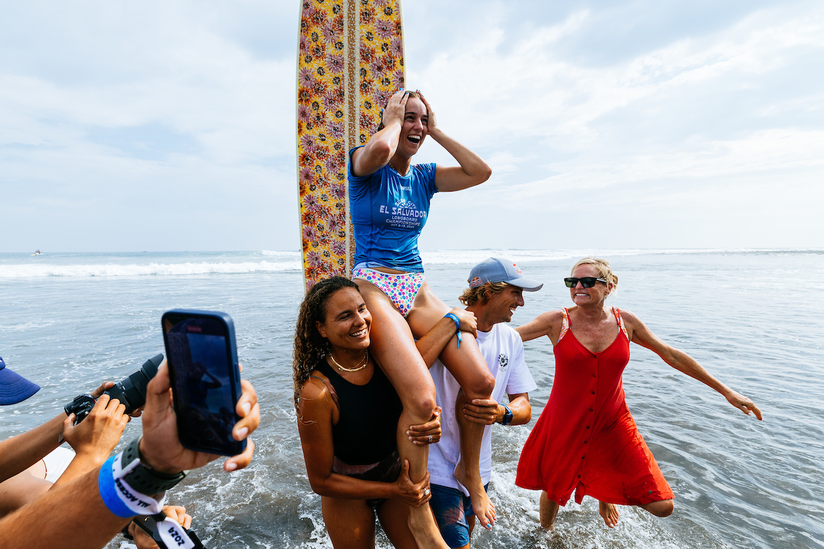 Rachael Tilly luego de 10 años gana su segundo titulo del mundo de longboard de la World Surf League