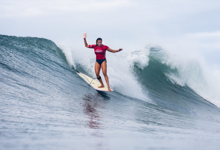 El Sunzal ofreció olas de hasta 8 pies en el segundo día del Mundial de Longboard 2026. Francia brilló y Rogelio Esquievel logró el mejor puntaje.